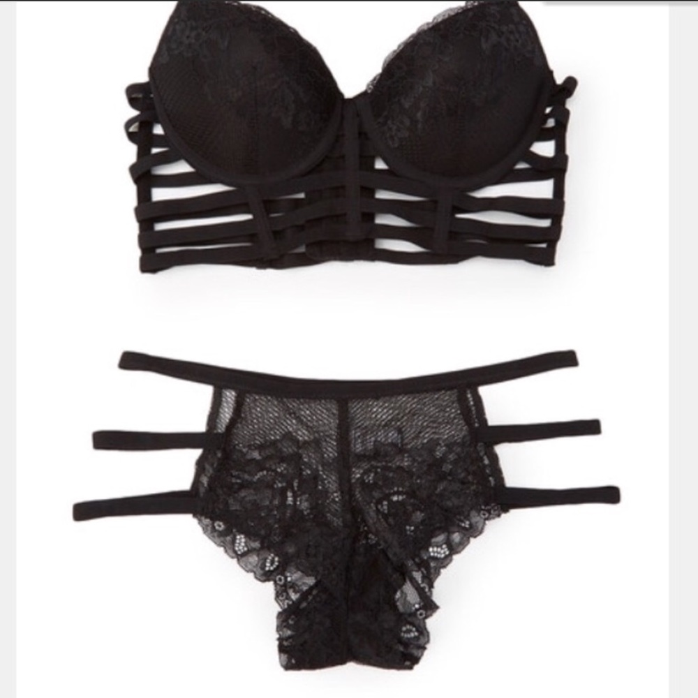 Strappy bra and underwear set